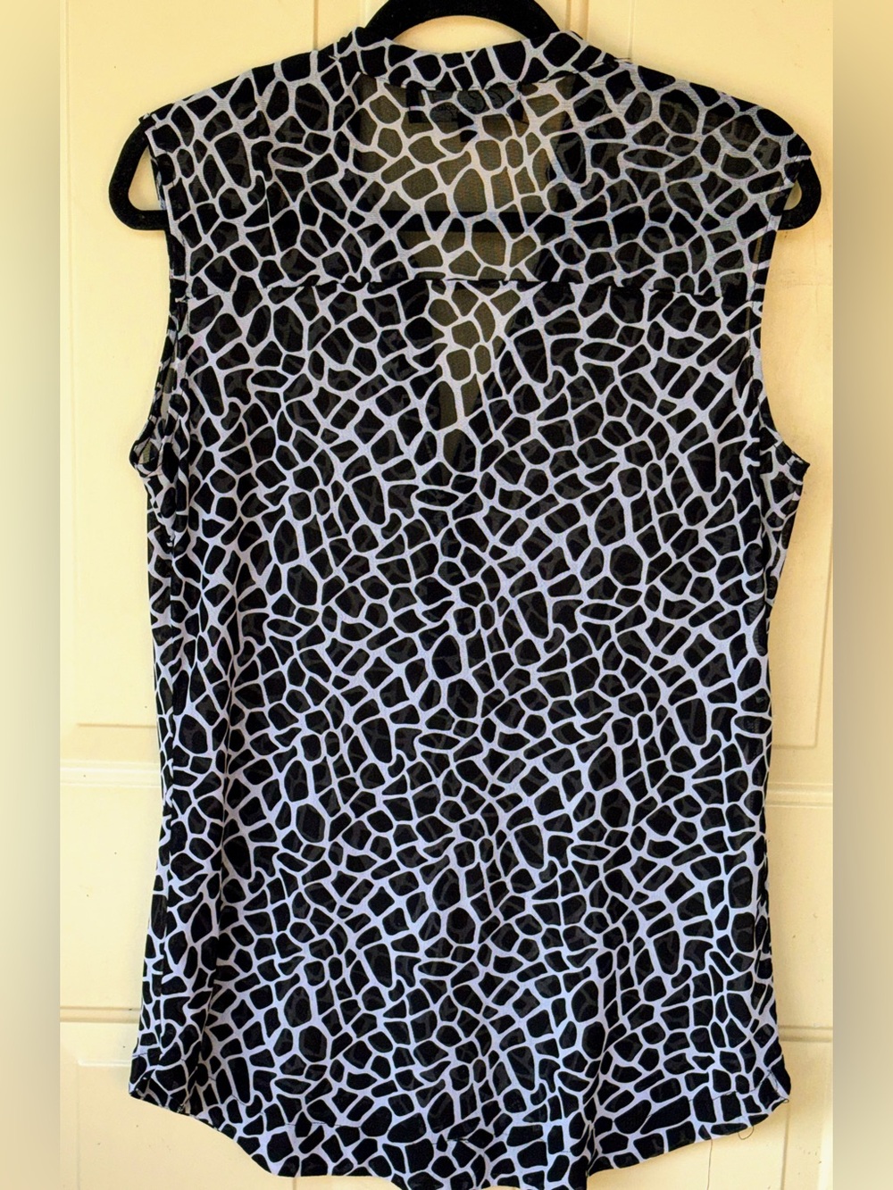 ✨ GCollection Animal Print Sleeveless Blouse – Size XL ✨